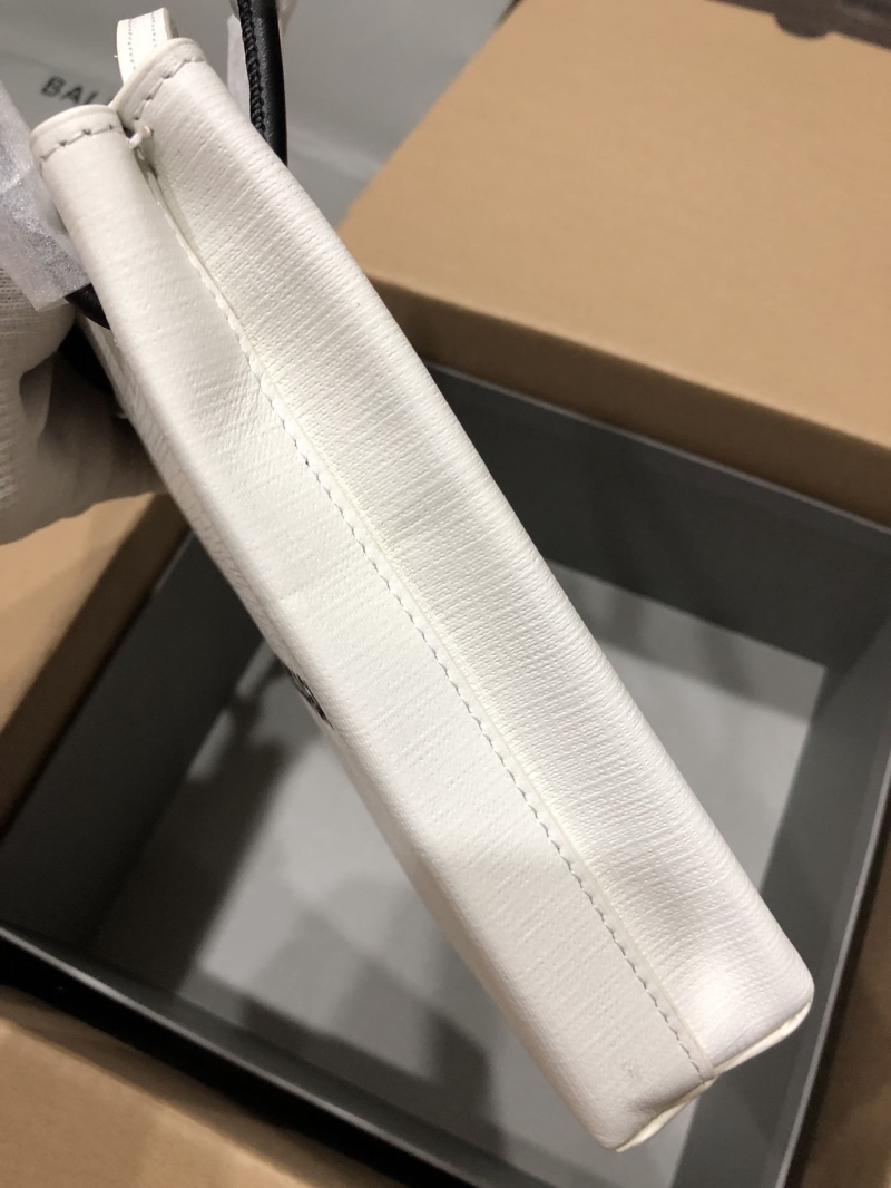 Ba1en*iaga shopping bags